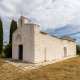 In origine la chiesa aveva pianta quadrata e copertura a capriate.Le modifiche arrivarono nel 500: la navata fu allungata e venne rifatta la facciata a cui venne aggiunto un piccolo campanile a vela